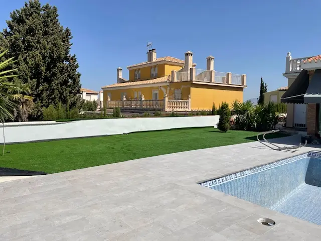 Aplicación de gresite en piscinas Granada